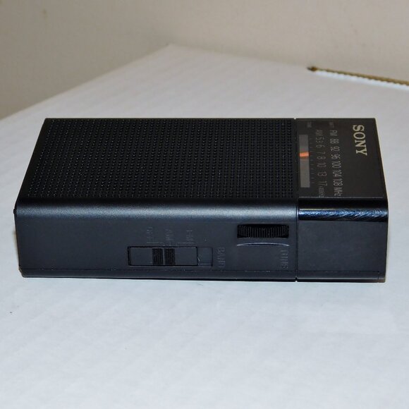 Sony FM/AM Portable Pocket Radio ICF-P26 Built-in-Speaker Tested & Working - Picture 4 of 9